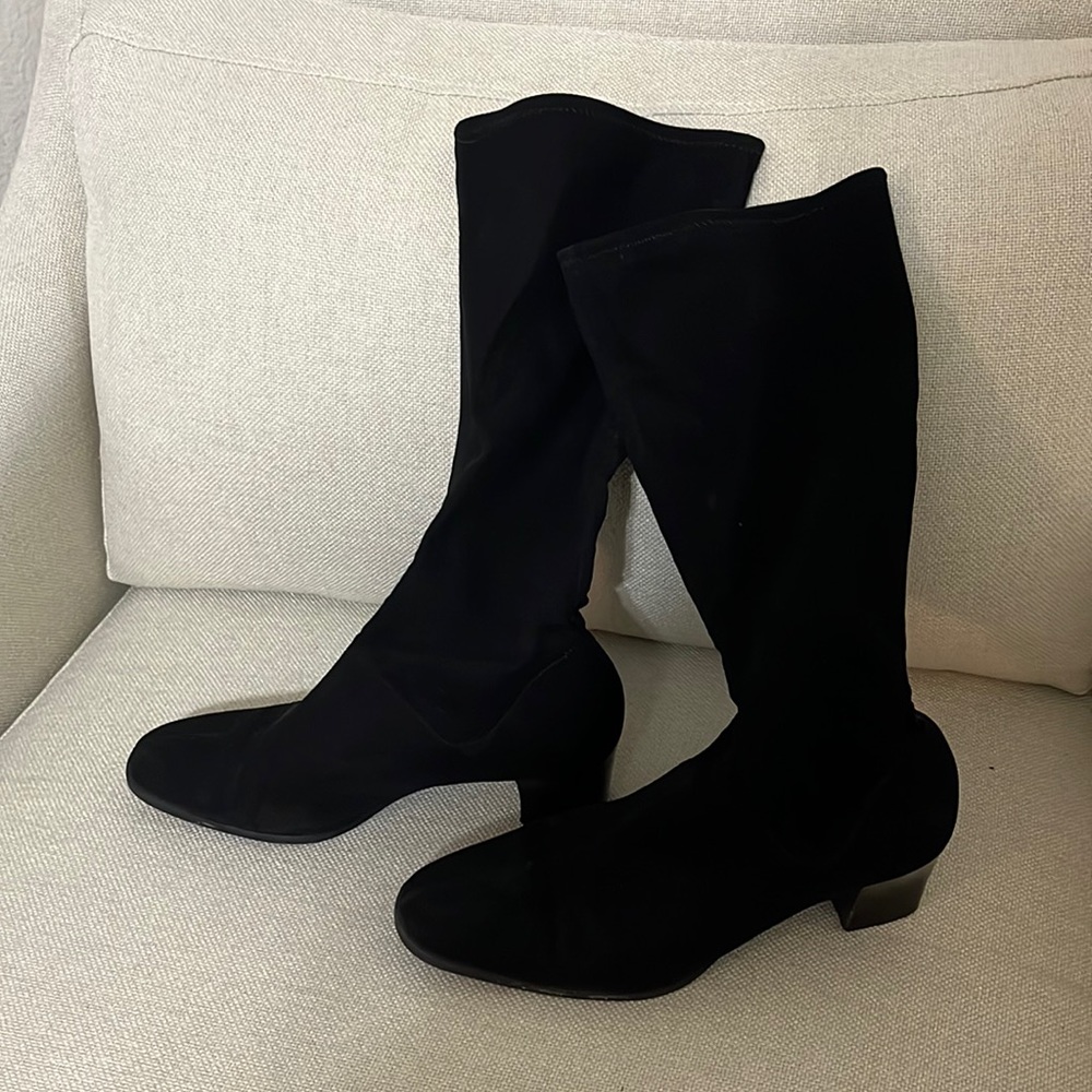 Pull on Liz Claiborne Boots. Dressy stretchy form fitting size 7. Black classy